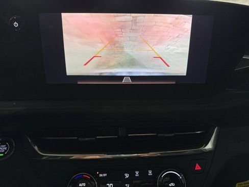 Used 2025 Buick Envista Preferred w/ Convenience II Package image 9