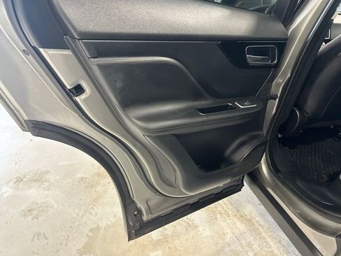 Used 2020 Jaguar F-PACE Premium image 34