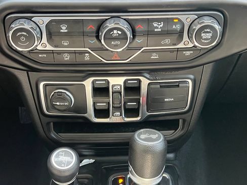 Used 2022 Jeep Wrangler Unlimited Sport AWD/4WD image 29