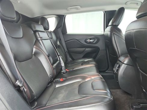 Used 2019 Jeep Cherokee Trailhawk w/ Comfort & Convenience Group image 26