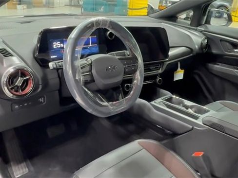 New 2026 Chevrolet Equinox EV RS image 9