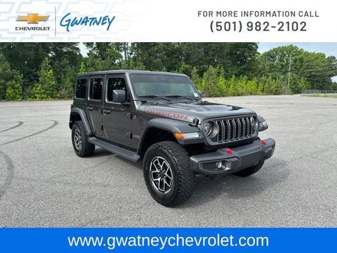 Used 2025 Jeep Wrangler Unlimited Rubicon w/ Convenience Group AWD/4WD image 3