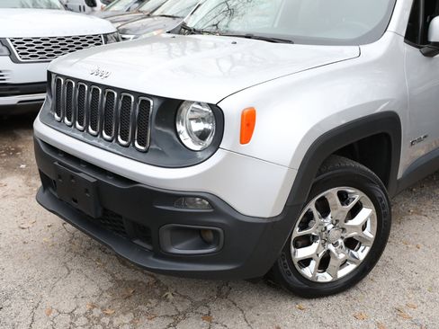 Used 2016 Jeep Renegade Latitude image 2