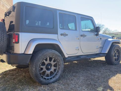 Used 2014 Jeep Wrangler Unlimited Sahara w/ Max Tow Package image 12