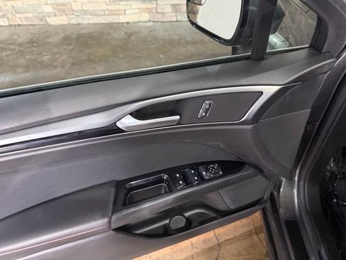Used 2015 Ford Fusion SE w/ Equipment Group 201A FWD image 12