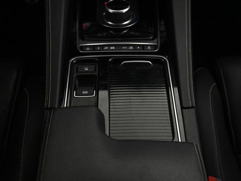 Used 2020 Jaguar F-PACE R-Sport image 14