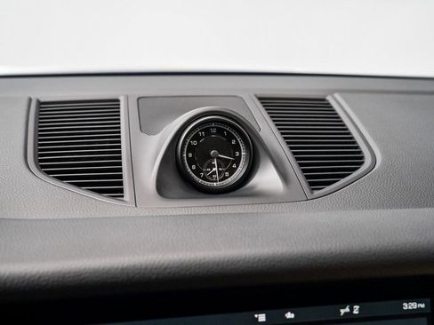 Used 2025 Porsche Macan image 16