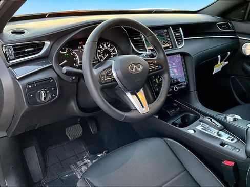 Used 2025 INFINITI QX50 Sport image 14