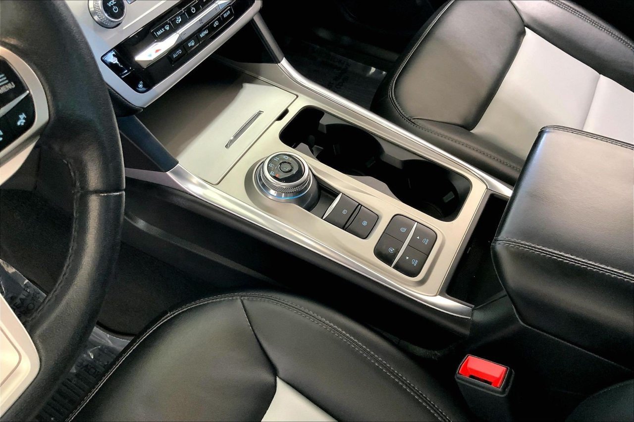 Used 2023 Ford Explorer XLT w/ Equipment Group 202A RWD image 17