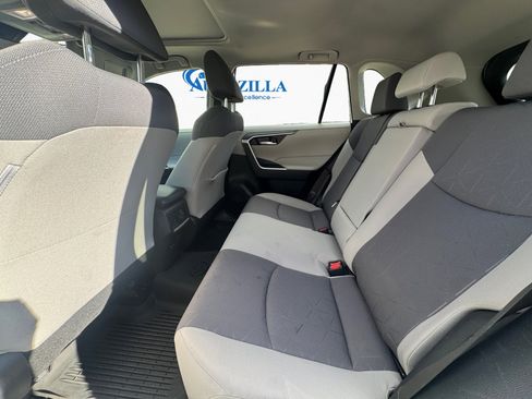Used 2022 Toyota RAV4 XLE image 10