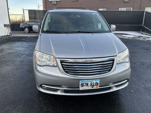 Used 2015 Chrysler Town & Country Touring image 15