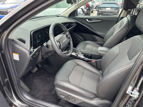Used 2023 Kia Niro EX image 12