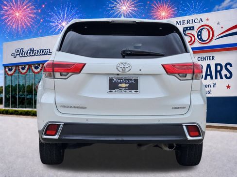 Used 2019 Toyota Highlander Limited Platinum FWD image 8