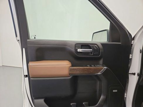 Used 2022 Chevrolet Silverado 1500 High Country w/ Technology Package AWD/4WD image 33