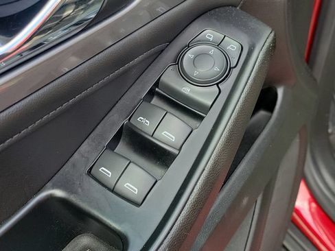 Used 2023 Chevrolet Traverse LT FWD image 9