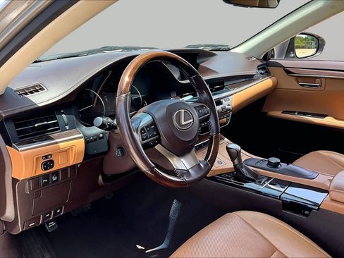 Used 2016 Lexus ES 350 w/ Premium Package w/Wood Trim FWD image 15