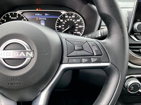 Used 2025 Nissan Altima 2.5 SV FWD image 25