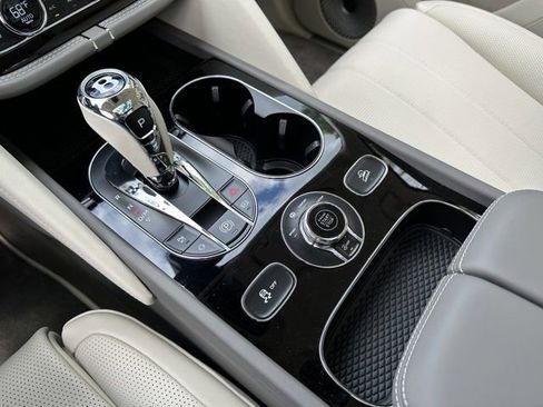 New 2024 Bentley Bentayga Extended Wheelbase image 26
