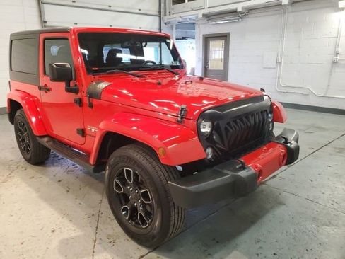 Used 2016 Jeep Wrangler Sahara w/ Connectivity Group AWD/4WD image 9