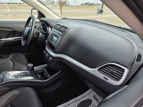 Used 2018 Dodge Journey SE image 30