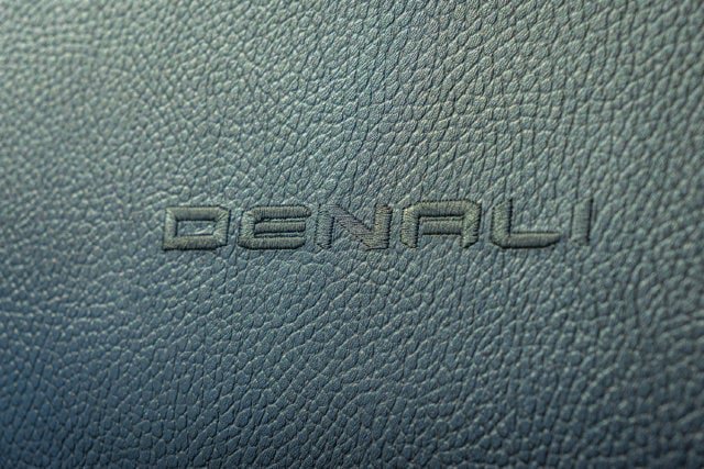 Used 2021 GMC Yukon Denali w/ Denali Ultimate Package AWD/4WD image 12
