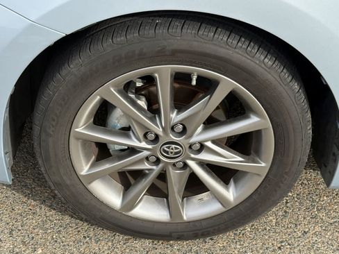 Used 2016 Toyota Prius V Five FWD image 11