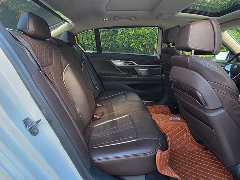 Used 2020 BMW 750i xDrive w/ Executive Package image 40