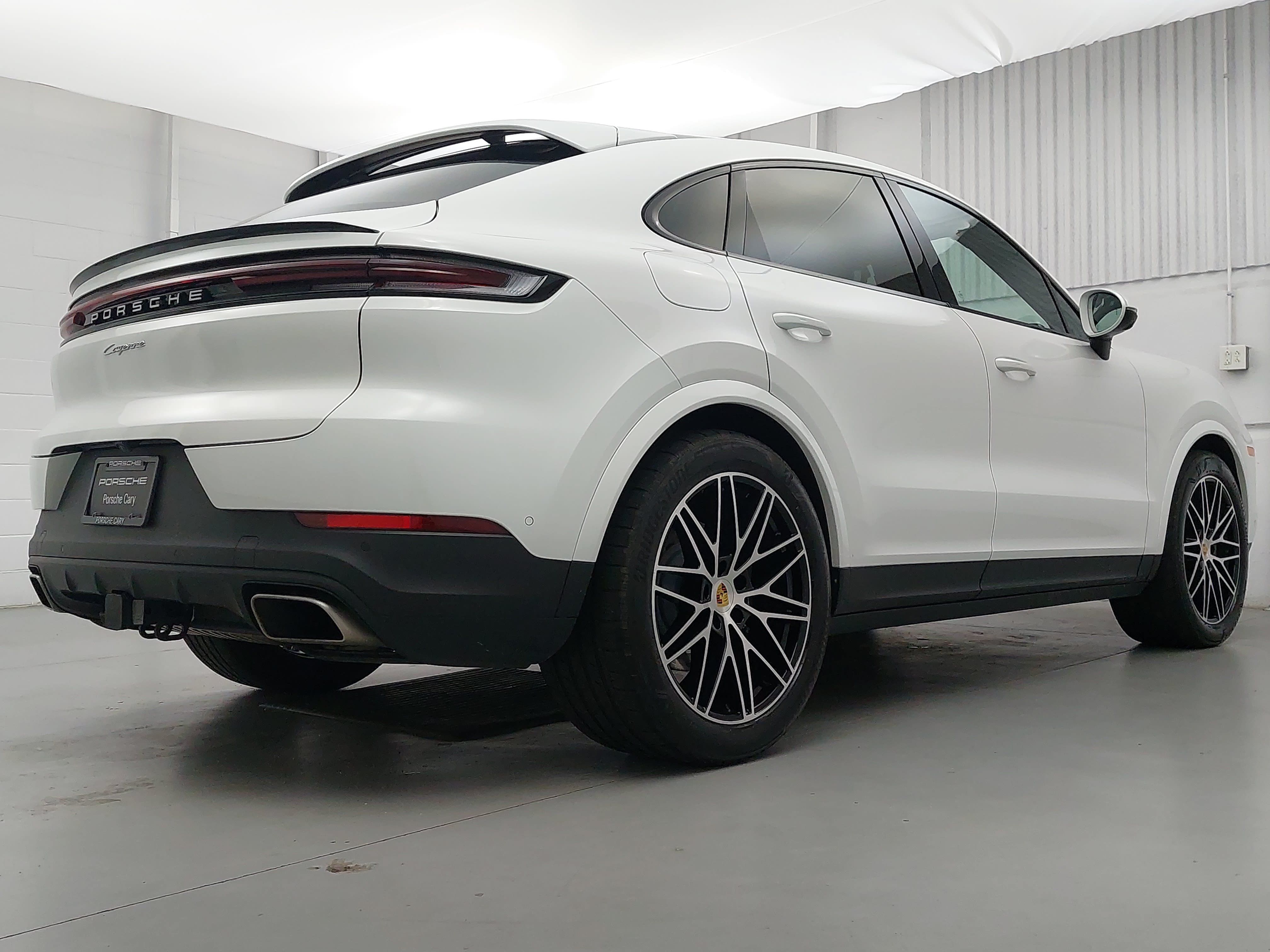 Certified 2024 Porsche Cayenne Coupe AWD/4WD image 7