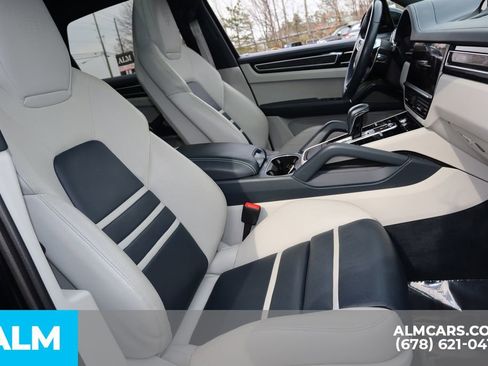 Used 2023 Porsche Cayenne S Platinum w/ Assistance Package image 29