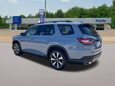 Used 2025 Honda Pilot Touring image 8