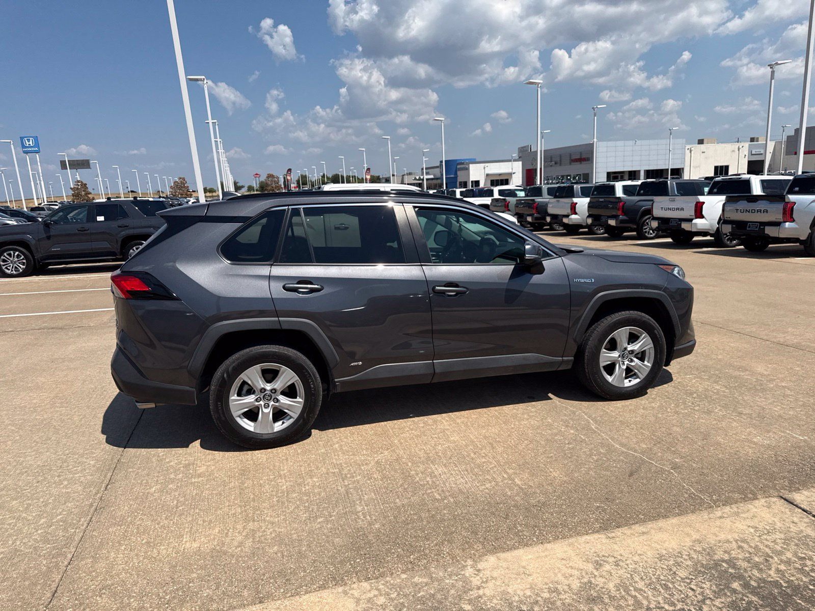 Used 2020 Toyota RAV4 XLE AWD/4WD image 9