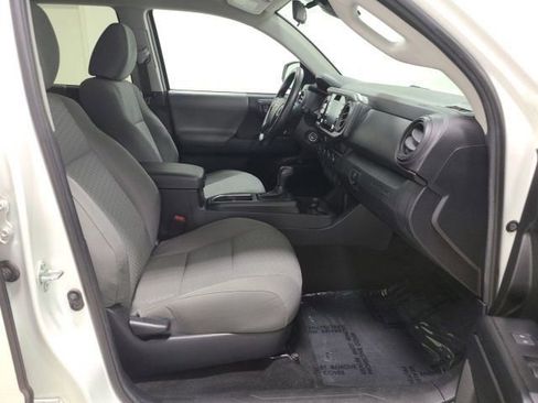 Used 2022 Toyota Tacoma SR AWD/4WD image 14