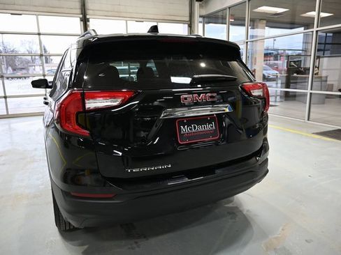 Used 2024 GMC Terrain SLE w/ Driver Convenience Package image 6