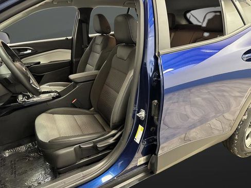 Used 2024 Chevrolet Trax LT w/ Driver Confidence Package image 4