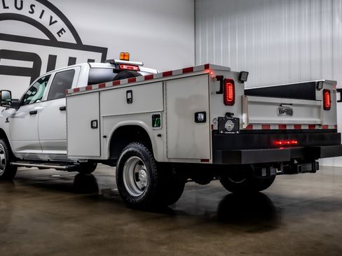 Used 2024 RAM 3500 Tradesman w/ Safety Group image 32