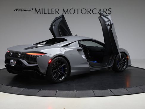 Used 2023 McLaren Artura image 18