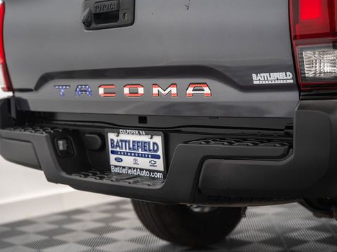Used 2020 Toyota Tacoma SR AWD/4WD image 9