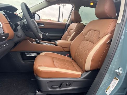 New 2026 Nissan Pathfinder Platinum image 15