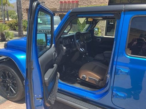 Used 2023 Jeep Wrangler Unlimited Sahara w/ Cold Weather Group AWD/4WD image 3
