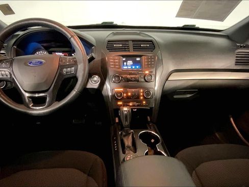 Used 2018 Ford Explorer XLT AWD/4WD image 15