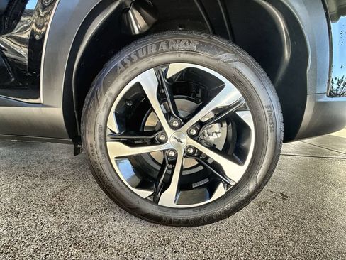 Used 2025 Chevrolet Trax RS w/ Sunroof Package FWD image 31