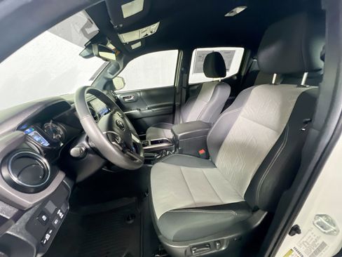 Used 2023 Toyota Tacoma TRD Off-Road image 14