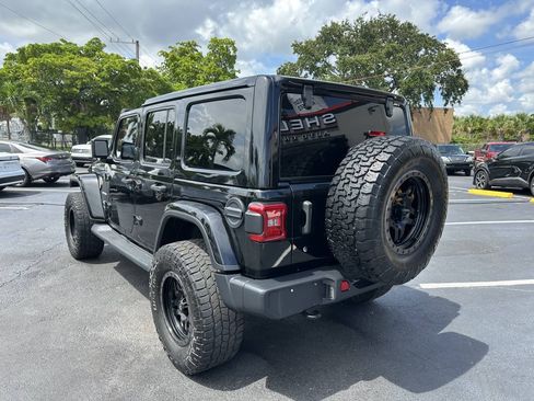 Used 2019 Jeep Wrangler Unlimited Sahara w/ LED Lighting Group AWD/4WD image 9