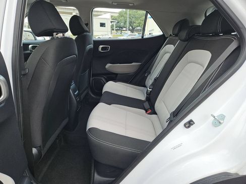 Used 2025 Hyundai Venue SEL FWD image 17