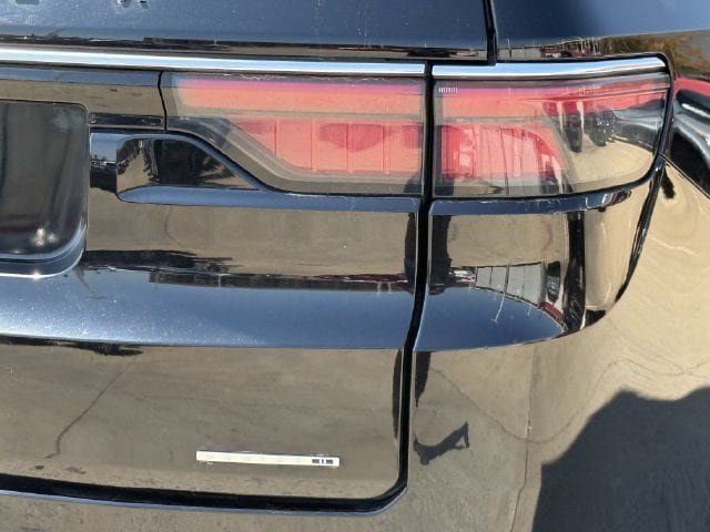 Used 2024 Jeep Wagoneer L Series II w/ Flexible Seating Group RWD image 6