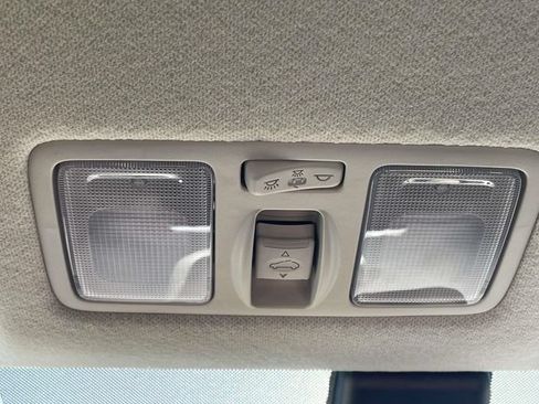 Certified 2025 Hyundai Venue SEL FWD image 33