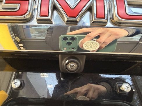 Used 2023 GMC Yukon SLT image 50