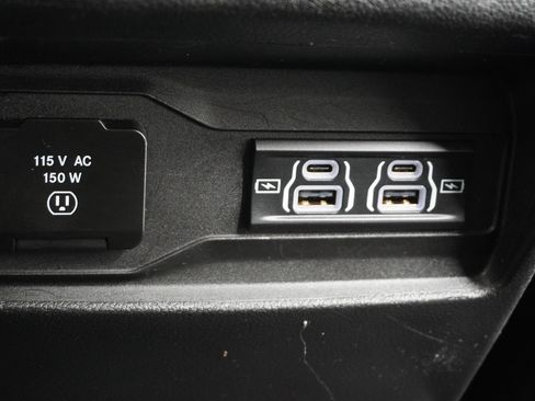 Used 2022 Jeep Grand Cherokee L Limited w/ Black Appearance Package image 35