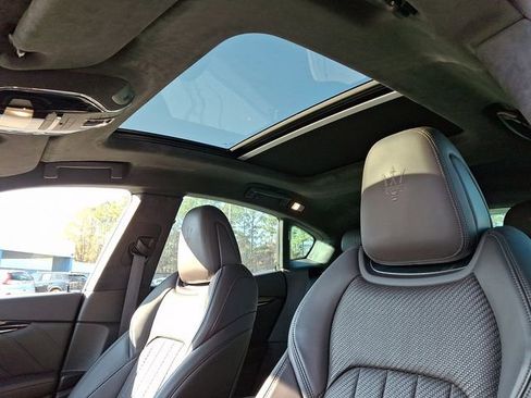 Used 2022 Maserati Levante Modena image 17