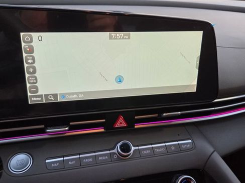 Used 2024 Hyundai Elantra SEL FWD image 21